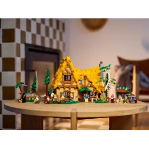 купить Лего Обзор LEGO Disney  43242 «Белоснежка и семь гномов»
