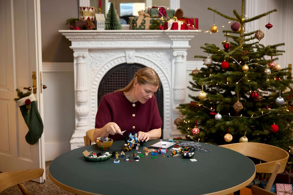 Конструктор Lego 10361 ICONS Праздничный экспресс