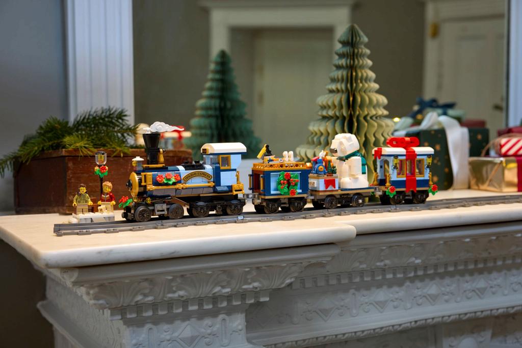 Конструктор Lego 10361 ICONS Праздничный экспресс