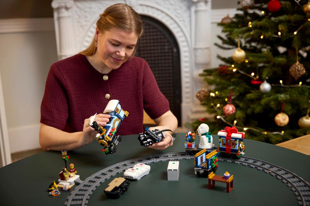 Конструктор Lego 10361 ICONS Праздничный экспресс