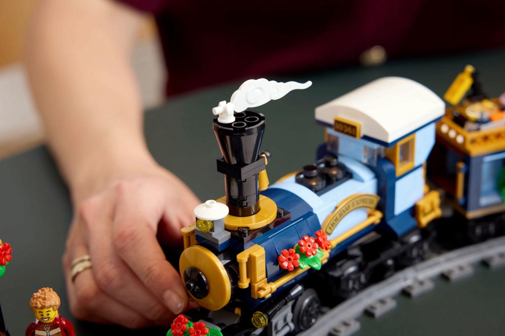Конструктор Lego 10361 ICONS Праздничный экспресс