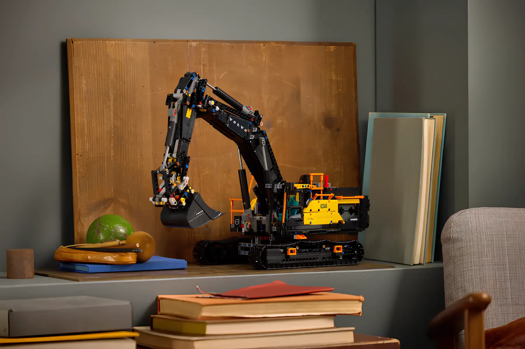 Конструктор Lego 42215 Technic Гибридный экскаватор Volvo EC500